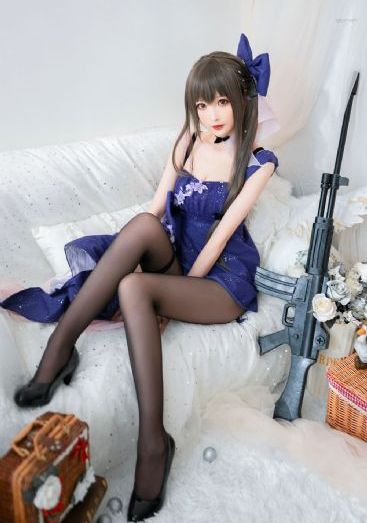 男人趁美女睡着摸她脚_超清完整版观看